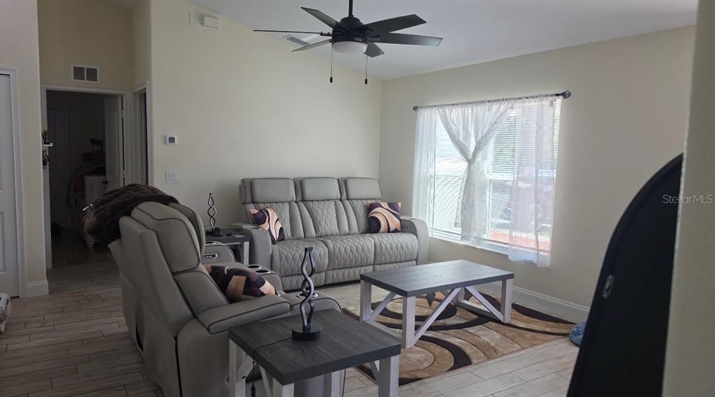 For Sale: $340,000 (3 beds, 2 baths, 1386 Square Feet)