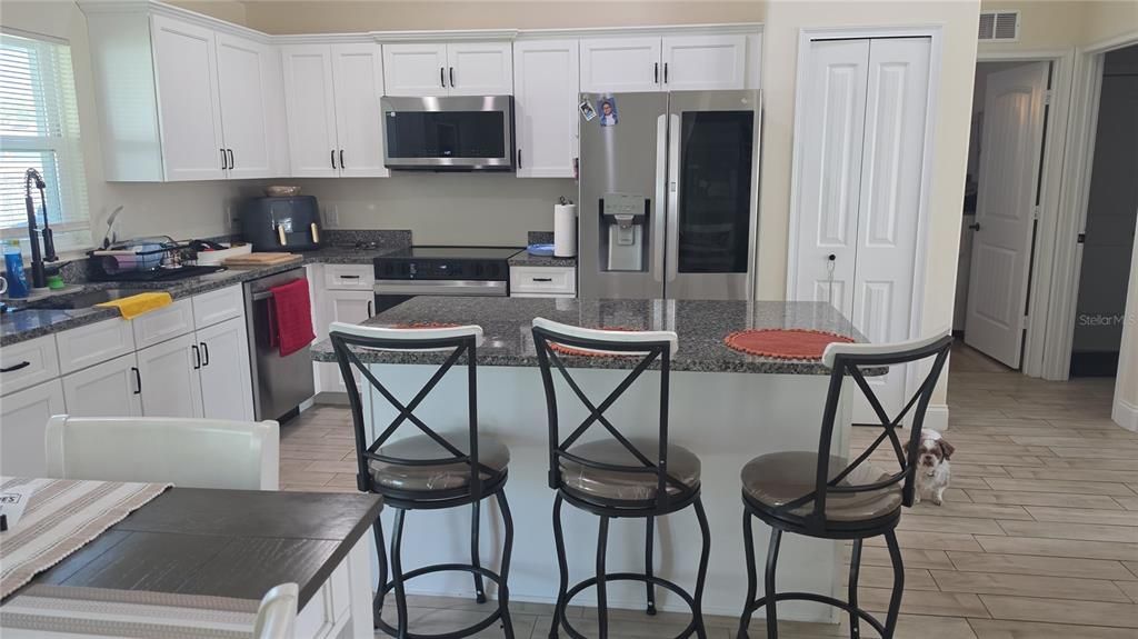 For Sale: $340,000 (3 beds, 2 baths, 1386 Square Feet)