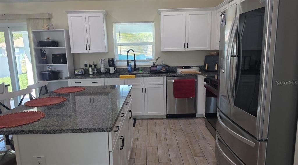 For Sale: $340,000 (3 beds, 2 baths, 1386 Square Feet)