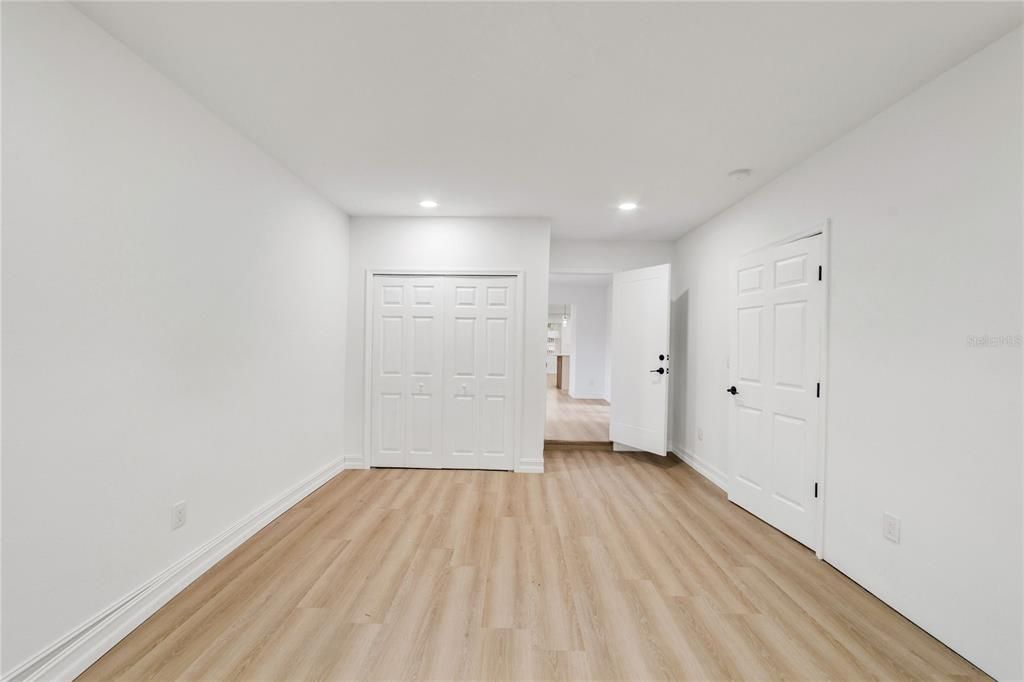 Activo con contrato: $435,000 (4 camas, 3 baños, 1948 Pies cuadrados)