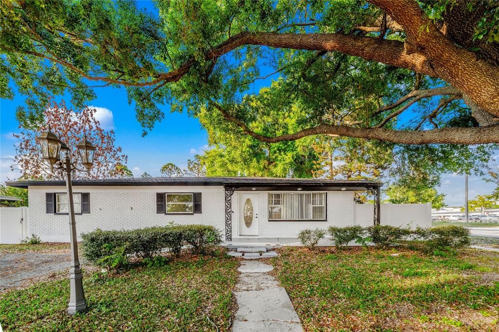 Activo con contrato: $435,000 (4 camas, 3 baños, 1948 Pies cuadrados)