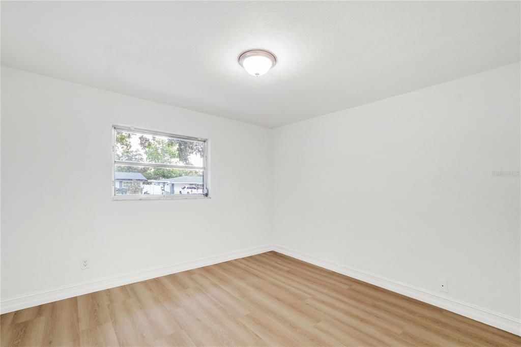 Activo con contrato: $435,000 (4 camas, 3 baños, 1948 Pies cuadrados)