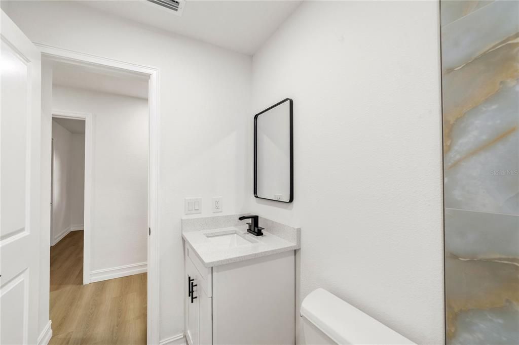 Activo con contrato: $435,000 (4 camas, 3 baños, 1948 Pies cuadrados)