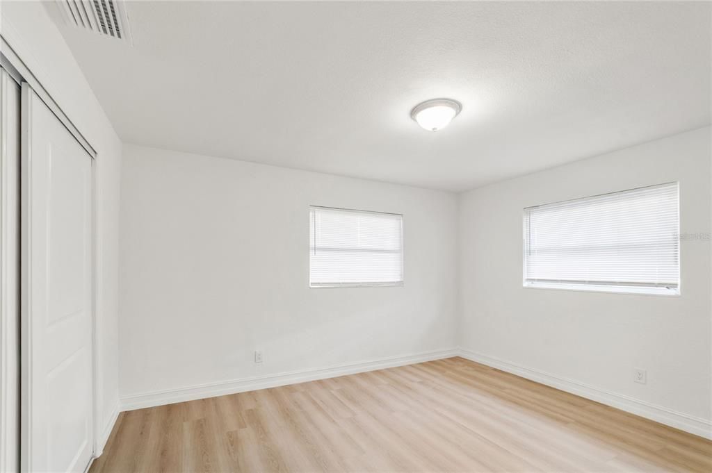 Activo con contrato: $435,000 (4 camas, 3 baños, 1948 Pies cuadrados)