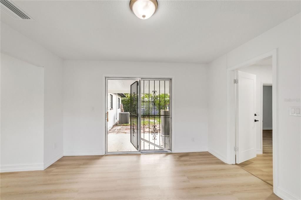 Activo con contrato: $435,000 (4 camas, 3 baños, 1948 Pies cuadrados)