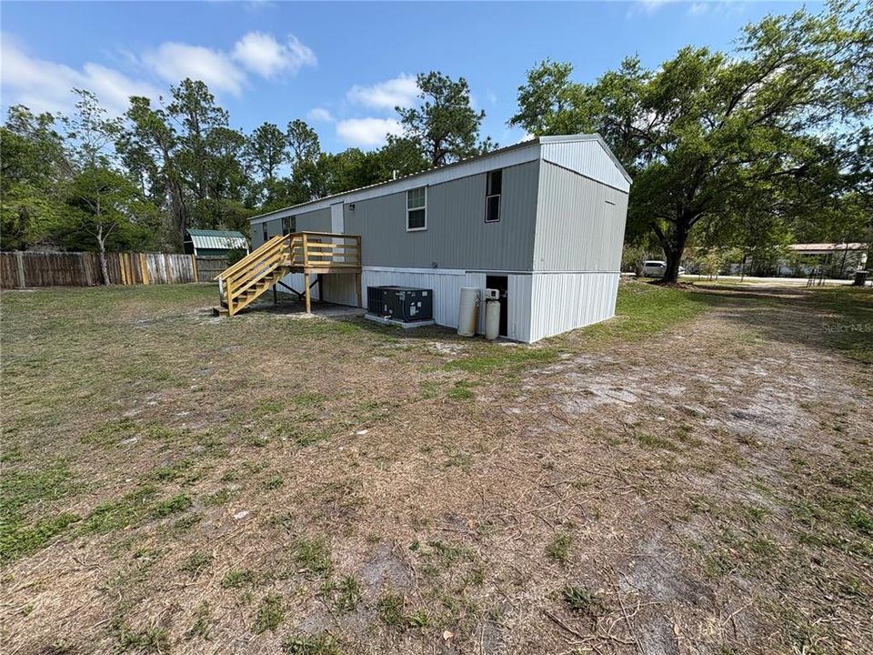For Sale: $199,900 (2 beds, 2 baths, 840 Square Feet)