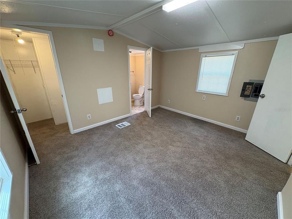 For Sale: $199,900 (2 beds, 2 baths, 840 Square Feet)