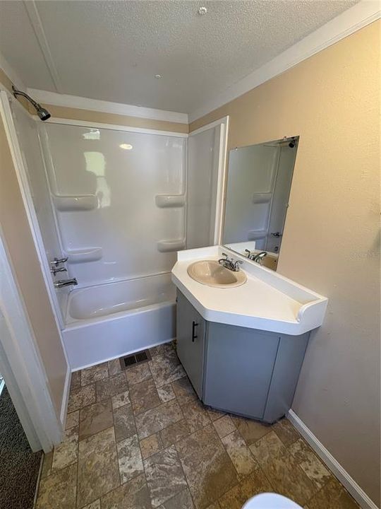 For Sale: $199,900 (2 beds, 2 baths, 840 Square Feet)