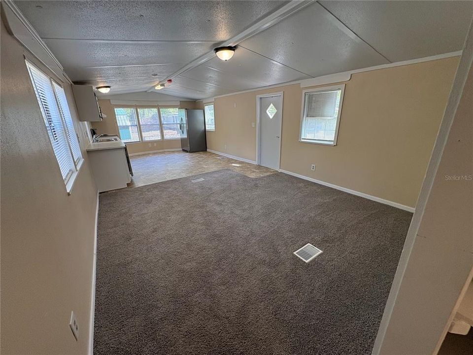 For Sale: $199,900 (2 beds, 2 baths, 840 Square Feet)