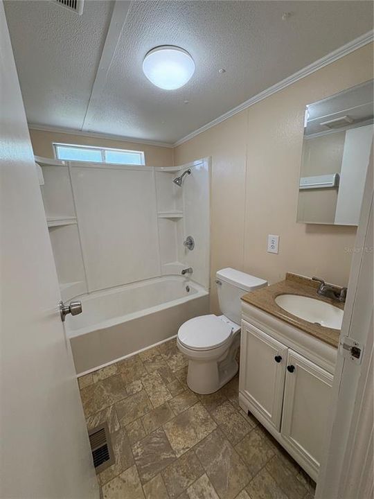 For Sale: $199,900 (2 beds, 2 baths, 840 Square Feet)