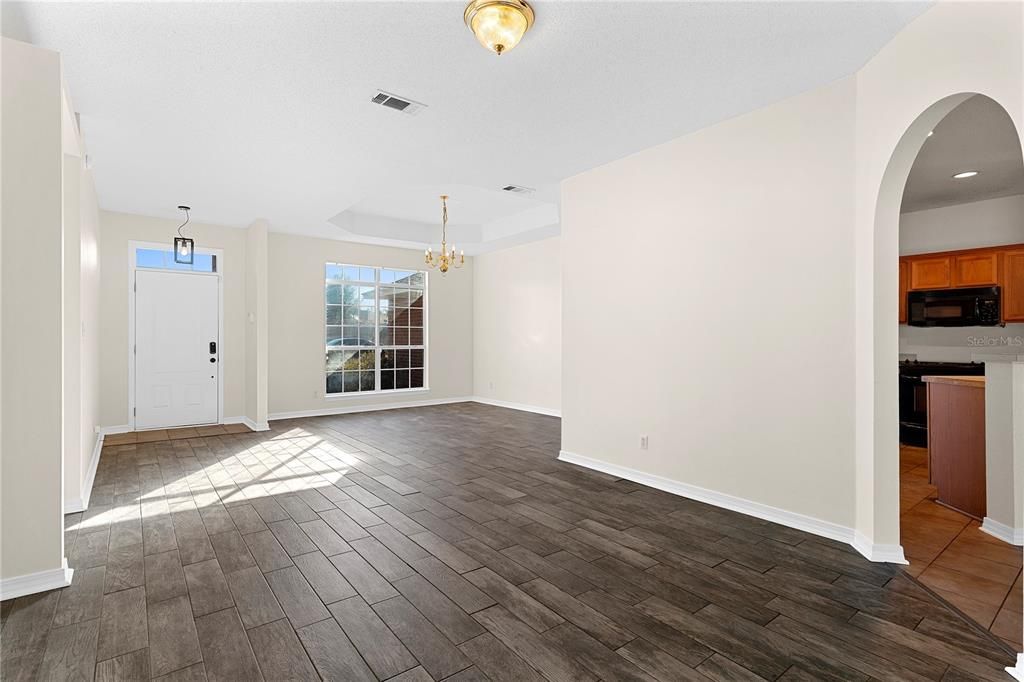 En Venta: $329,999 (5 camas, 3 baños, 2838 Pies cuadrados)