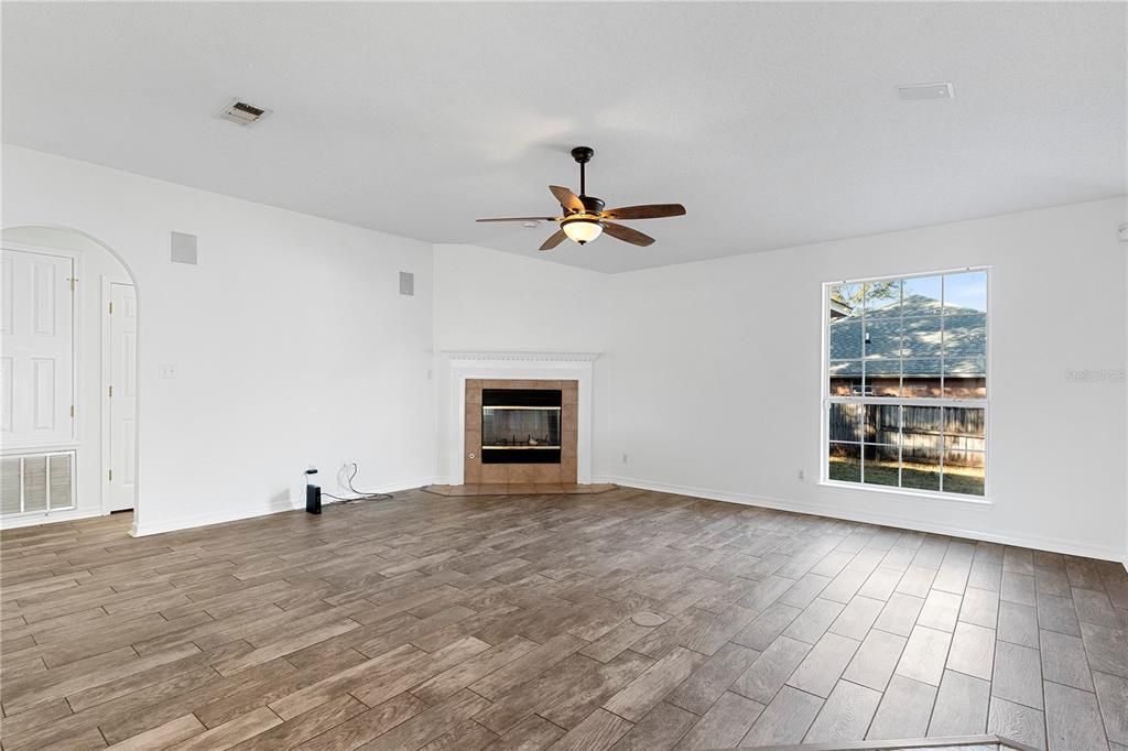 En Venta: $329,999 (5 camas, 3 baños, 2838 Pies cuadrados)