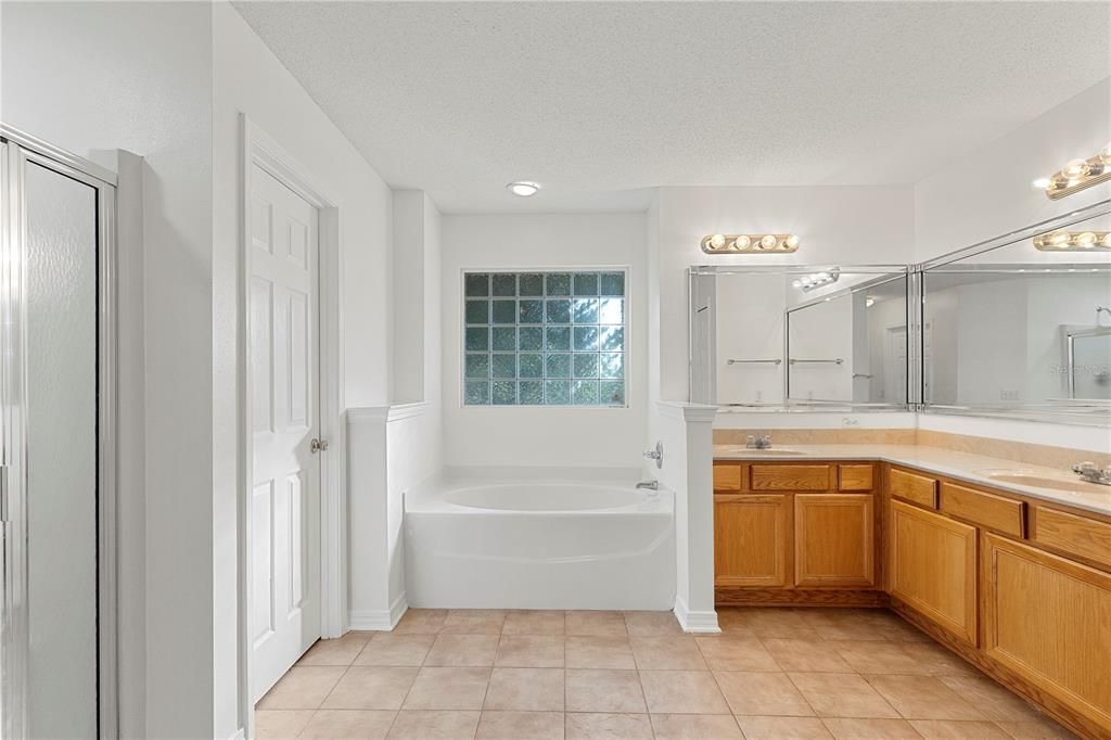 En Venta: $329,999 (5 camas, 3 baños, 2838 Pies cuadrados)