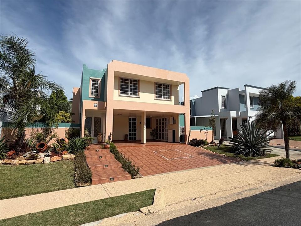 En Venta: $413,000 (4 camas, 2 baños, 6000 Pies cuadrados)
