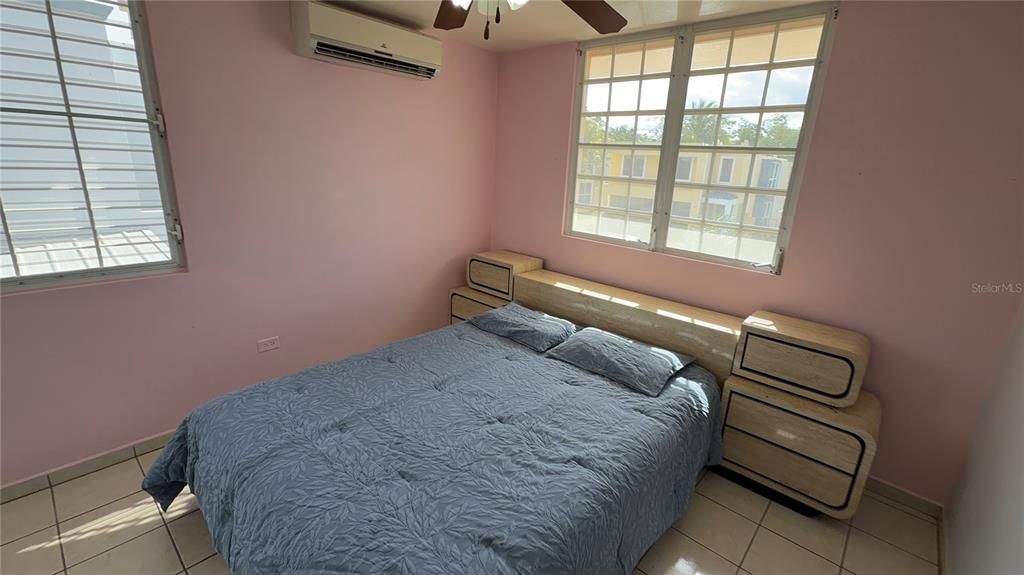 En Venta: $413,000 (4 camas, 2 baños, 6000 Pies cuadrados)
