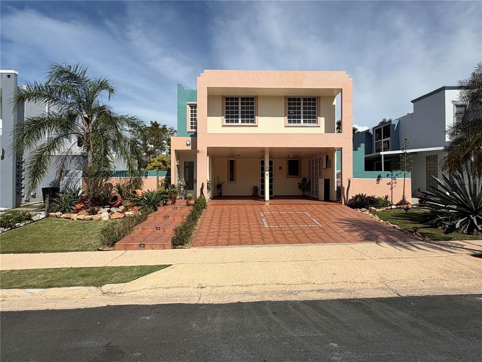 En Venta: $413,000 (4 camas, 2 baños, 6000 Pies cuadrados)