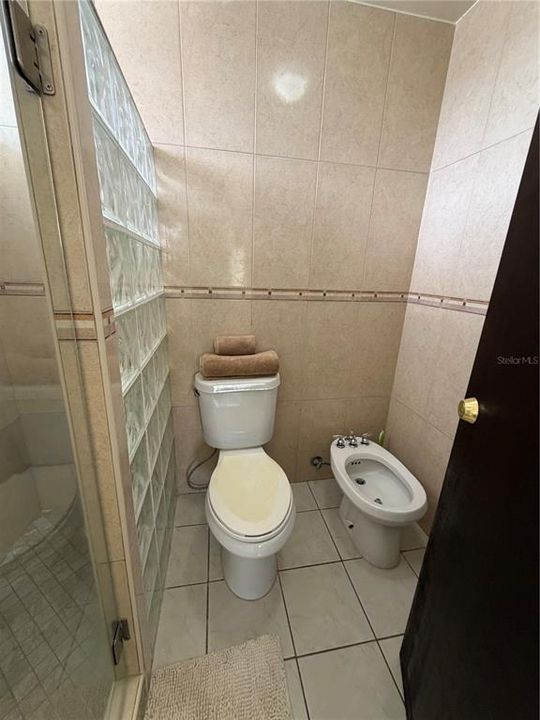 En Venta: $413,000 (4 camas, 2 baños, 6000 Pies cuadrados)