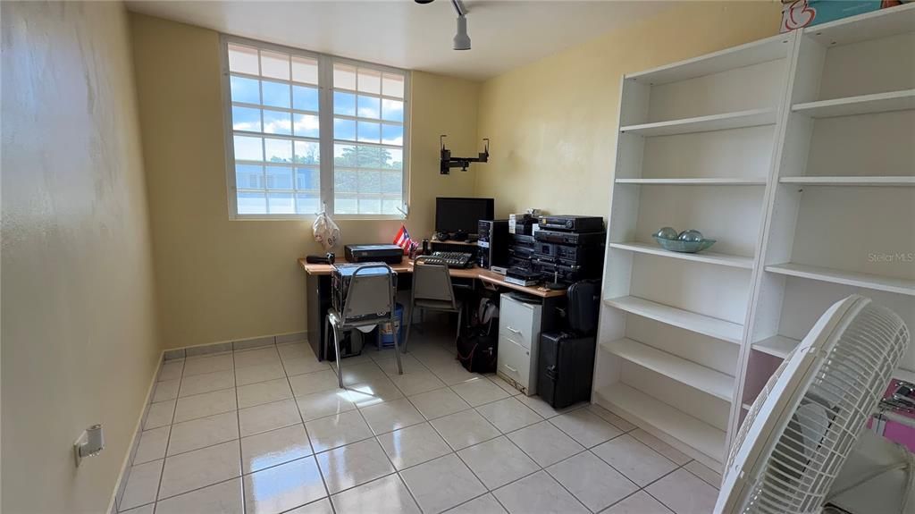 En Venta: $413,000 (4 camas, 2 baños, 6000 Pies cuadrados)