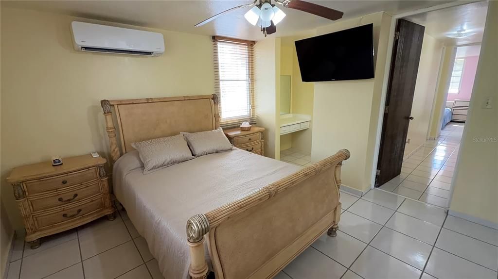 En Venta: $413,000 (4 camas, 2 baños, 6000 Pies cuadrados)