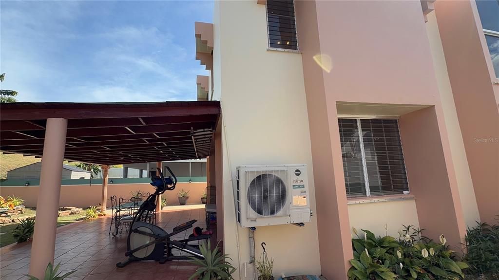 En Venta: $413,000 (4 camas, 2 baños, 6000 Pies cuadrados)