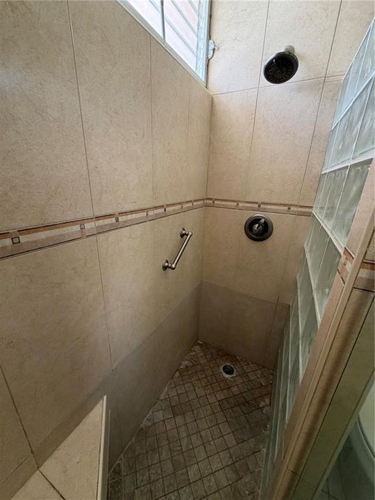 En Venta: $413,000 (4 camas, 2 baños, 6000 Pies cuadrados)