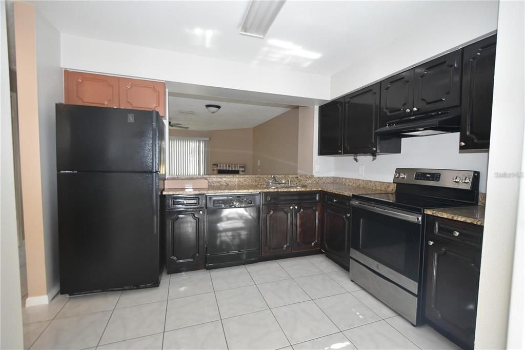Activo con contrato: $1,695 (2 camas, 2 baños, 1261 Pies cuadrados)