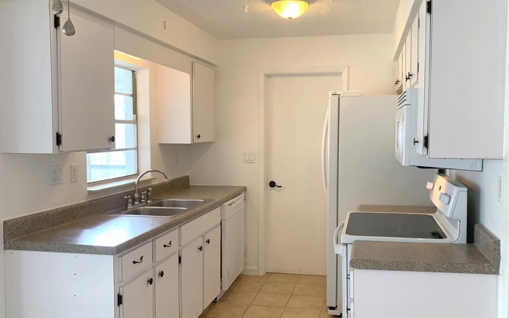 For Rent: $1,449 (3 beds, 1 baths, 1612 Square Feet)