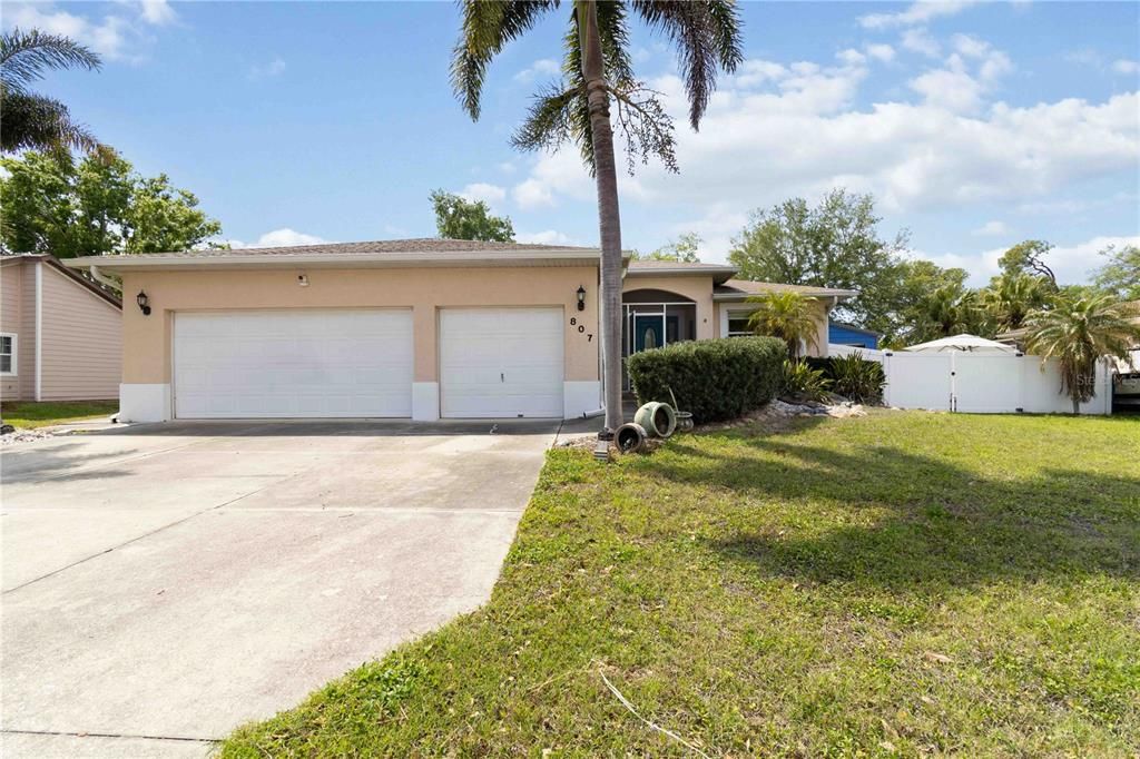 Recently Sold: $490,000 (3 beds, 2 baths, 1937 Square Feet)