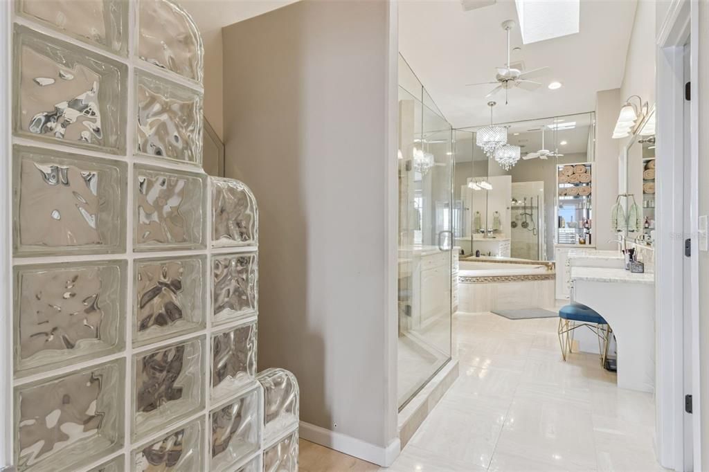 En Venta: $774,900 (3 camas, 2 baños, 2309 Pies cuadrados)