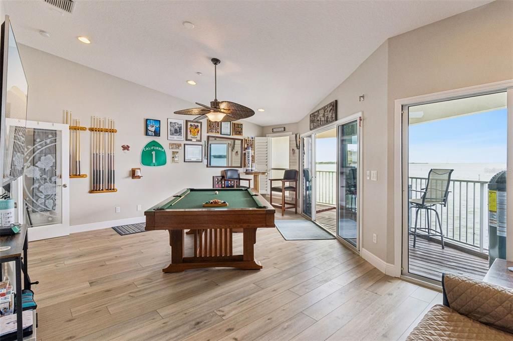 En Venta: $774,900 (3 camas, 2 baños, 2309 Pies cuadrados)