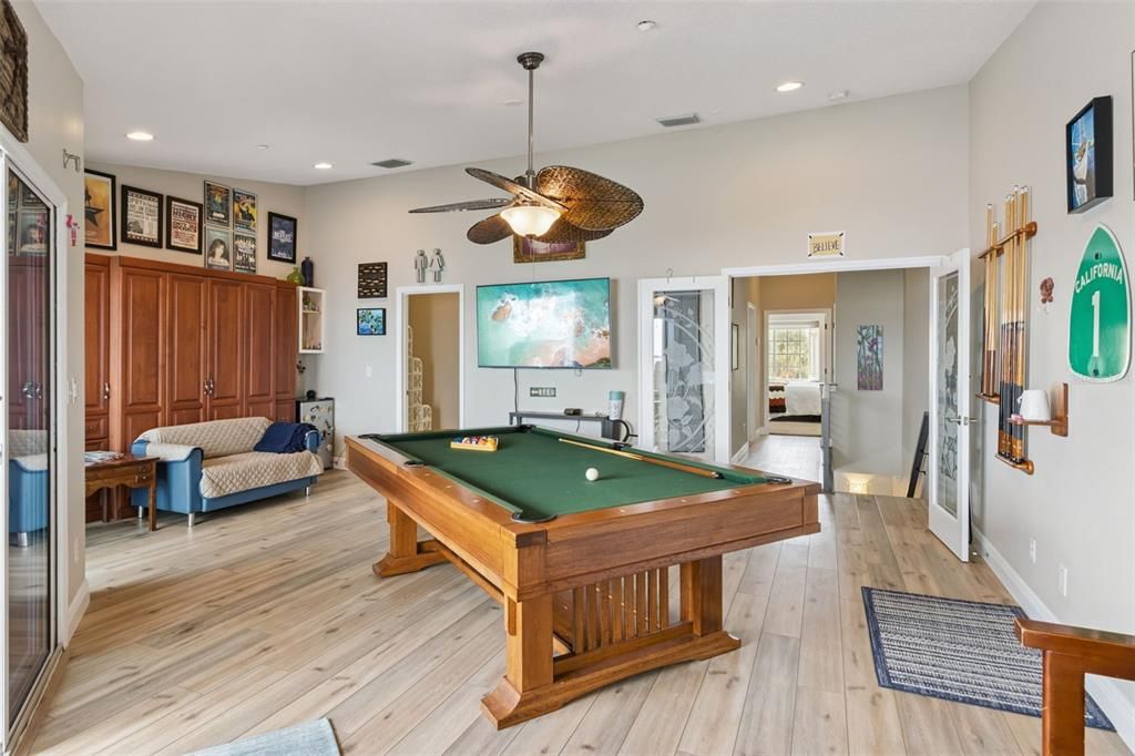 En Venta: $774,900 (3 camas, 2 baños, 2309 Pies cuadrados)