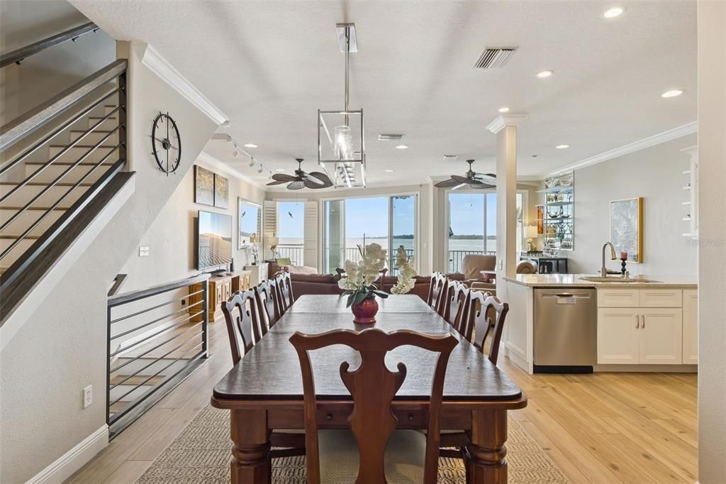 En Venta: $774,900 (3 camas, 2 baños, 2309 Pies cuadrados)