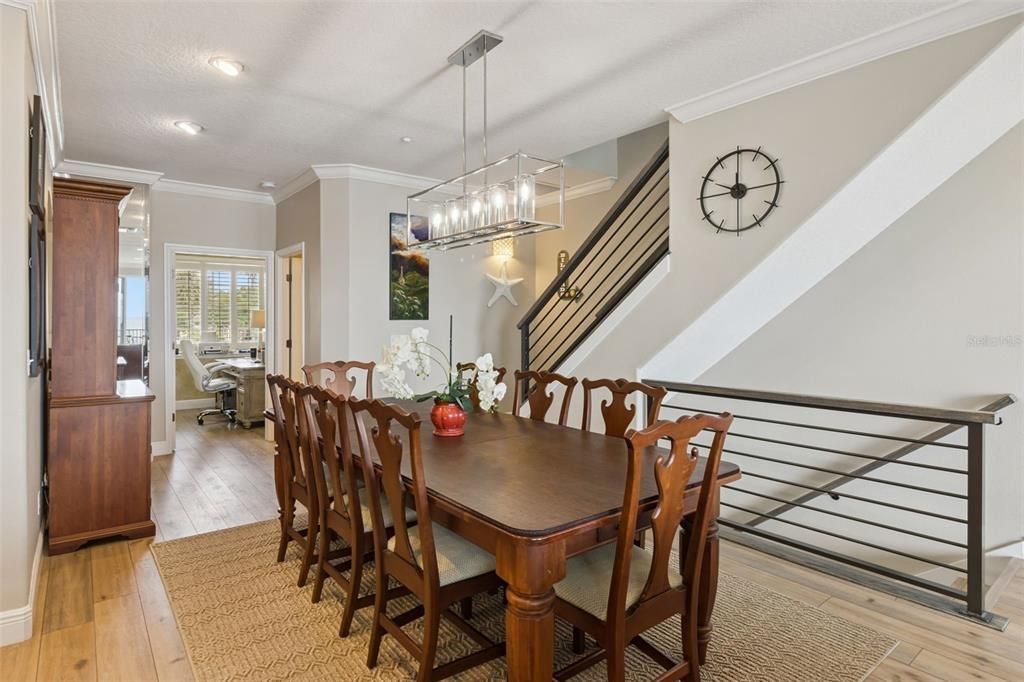 En Venta: $774,900 (3 camas, 2 baños, 2309 Pies cuadrados)