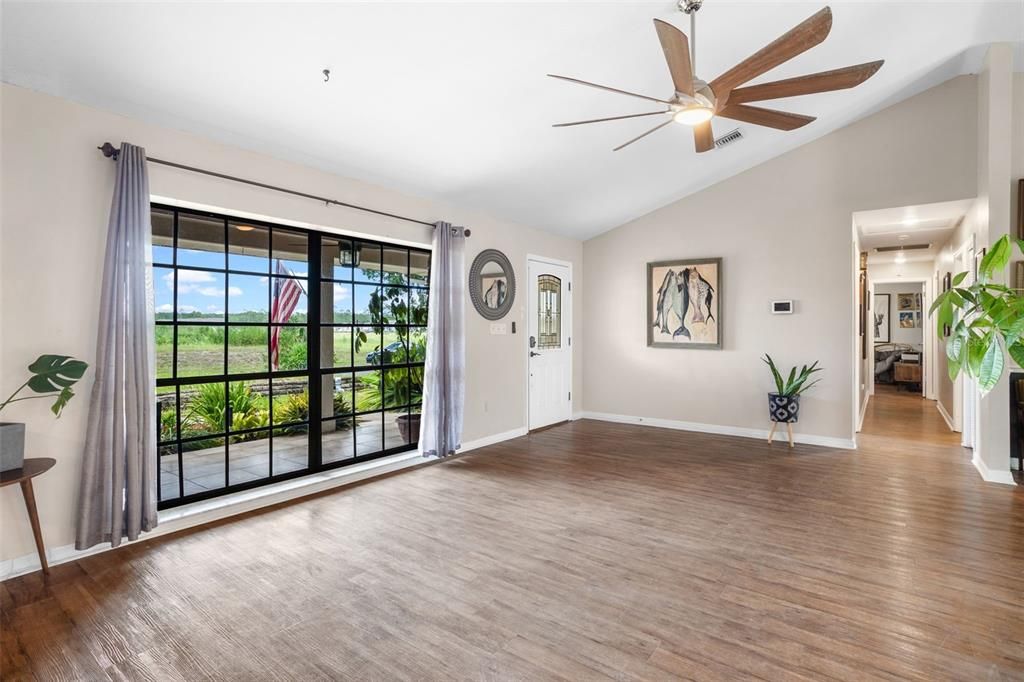 En Venta: $474,900 (3 camas, 3 baños, 2207 Pies cuadrados)