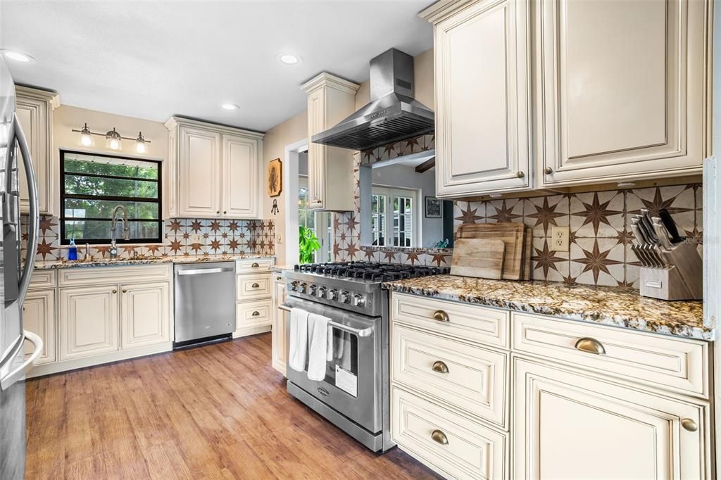 En Venta: $474,900 (3 camas, 3 baños, 2207 Pies cuadrados)