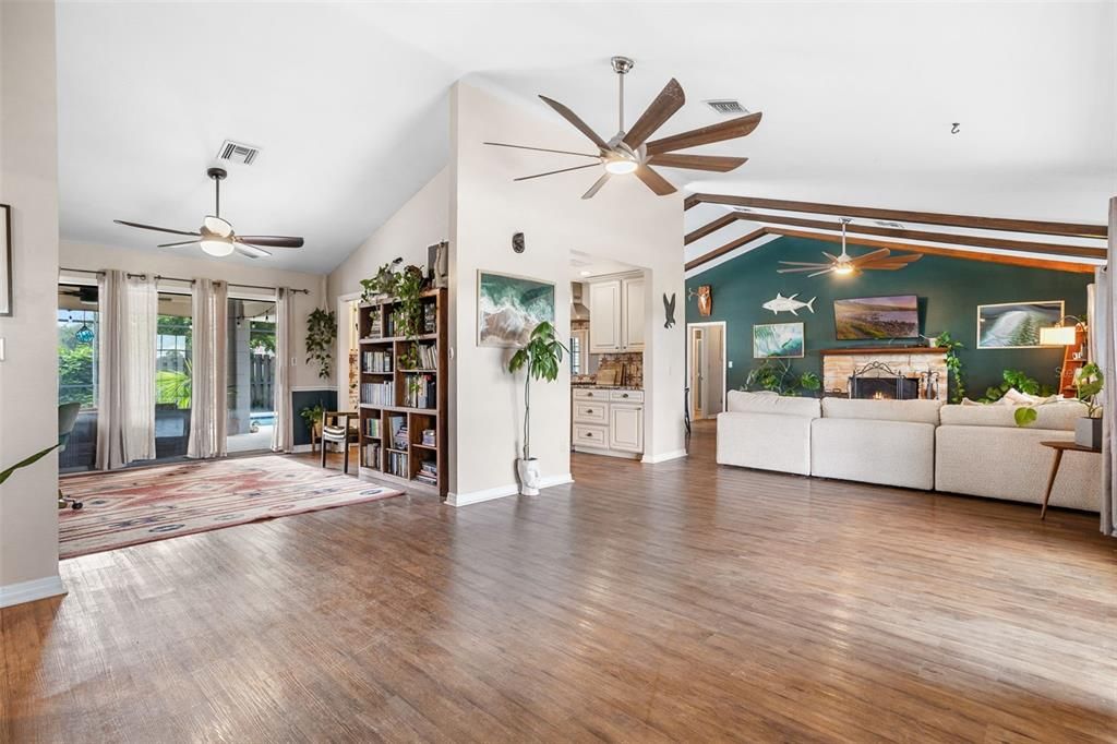En Venta: $474,900 (3 camas, 3 baños, 2207 Pies cuadrados)