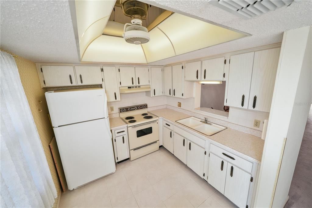 For Sale: $115,000 (2 beds, 1 baths, 993 Square Feet)