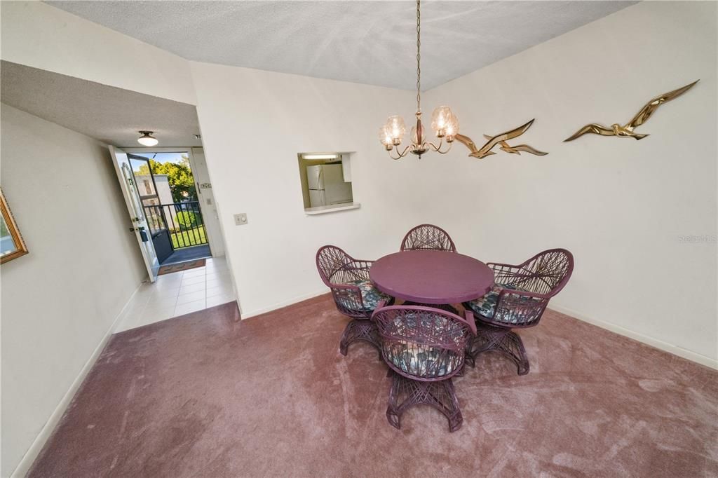 For Sale: $115,000 (2 beds, 1 baths, 993 Square Feet)