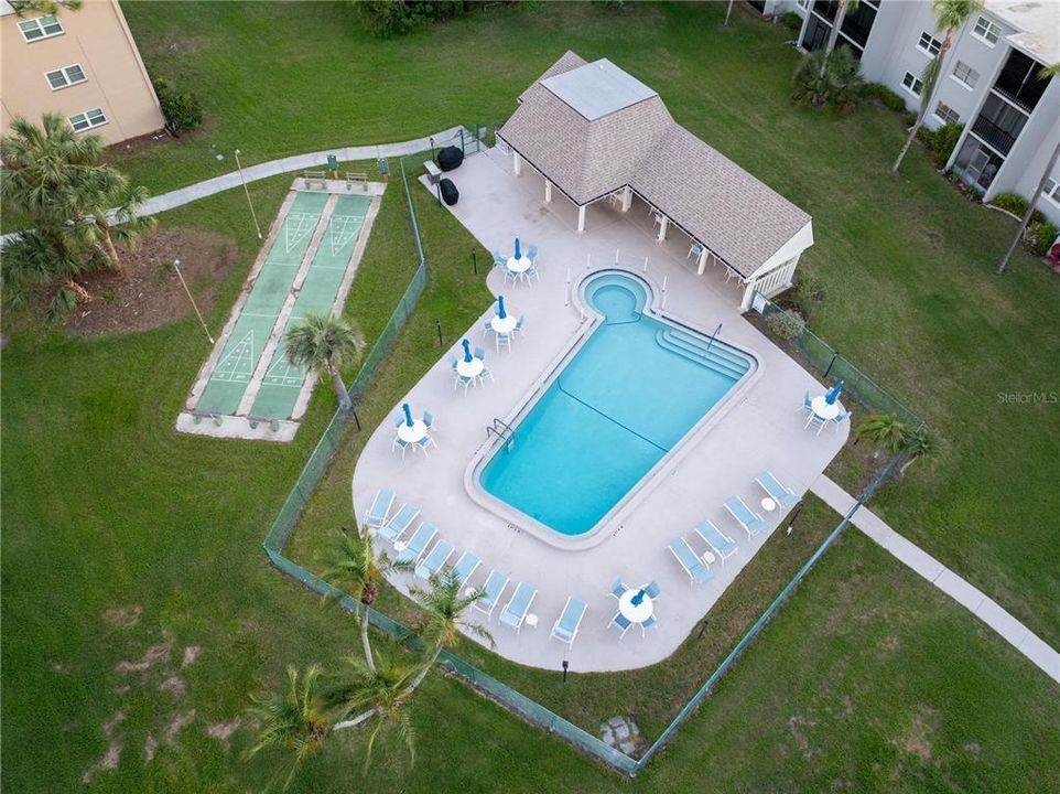 For Sale: $115,000 (2 beds, 1 baths, 993 Square Feet)