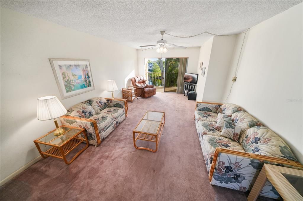 For Sale: $115,000 (2 beds, 1 baths, 993 Square Feet)