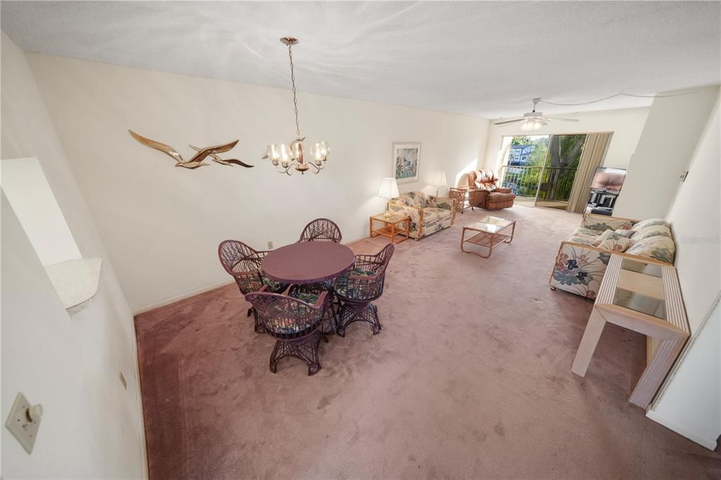 For Sale: $115,000 (2 beds, 1 baths, 993 Square Feet)