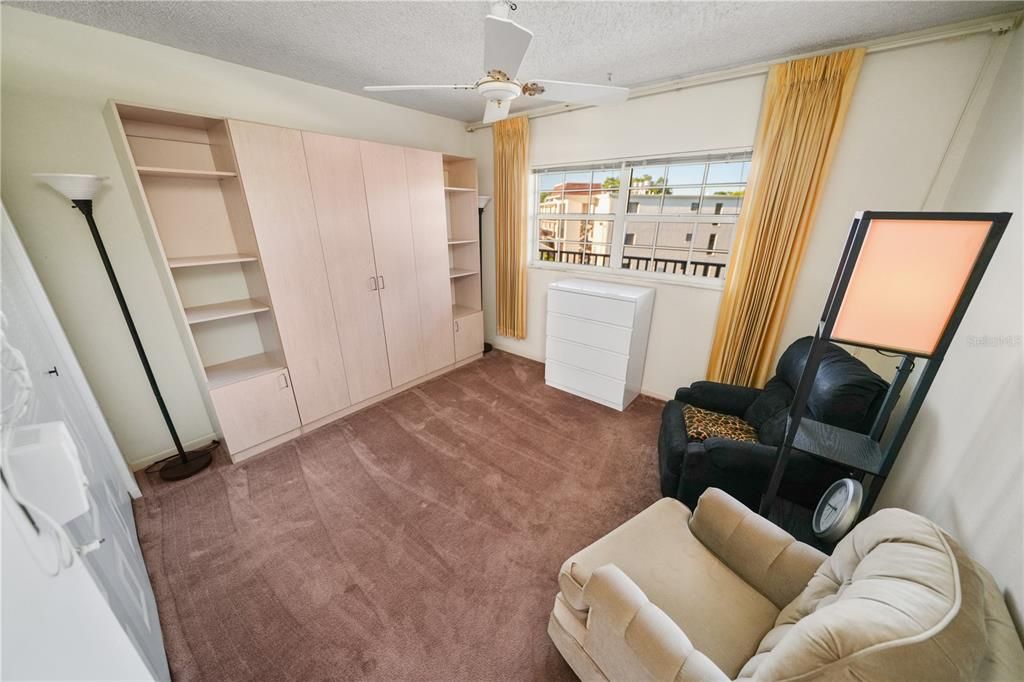 For Sale: $115,000 (2 beds, 1 baths, 993 Square Feet)