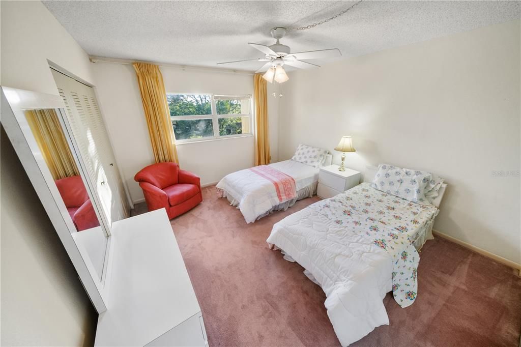 For Sale: $115,000 (2 beds, 1 baths, 993 Square Feet)