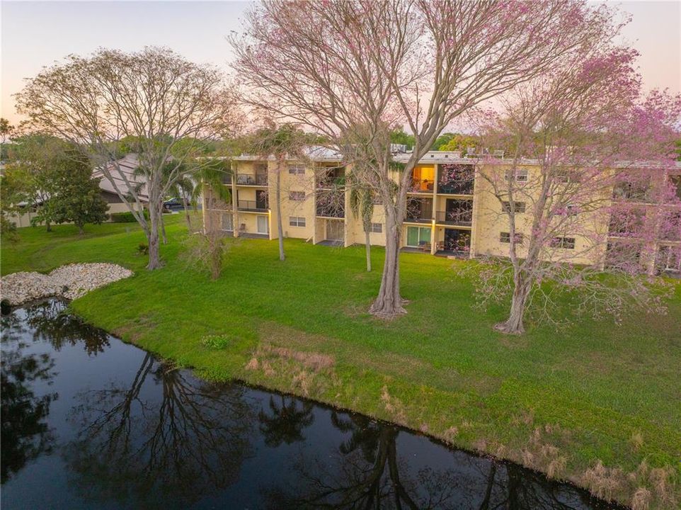 For Sale: $115,000 (2 beds, 1 baths, 993 Square Feet)