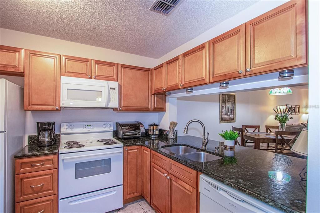 В аренду: $2,300 (2 спален, 2 ванн, 939 Квадратных фут)