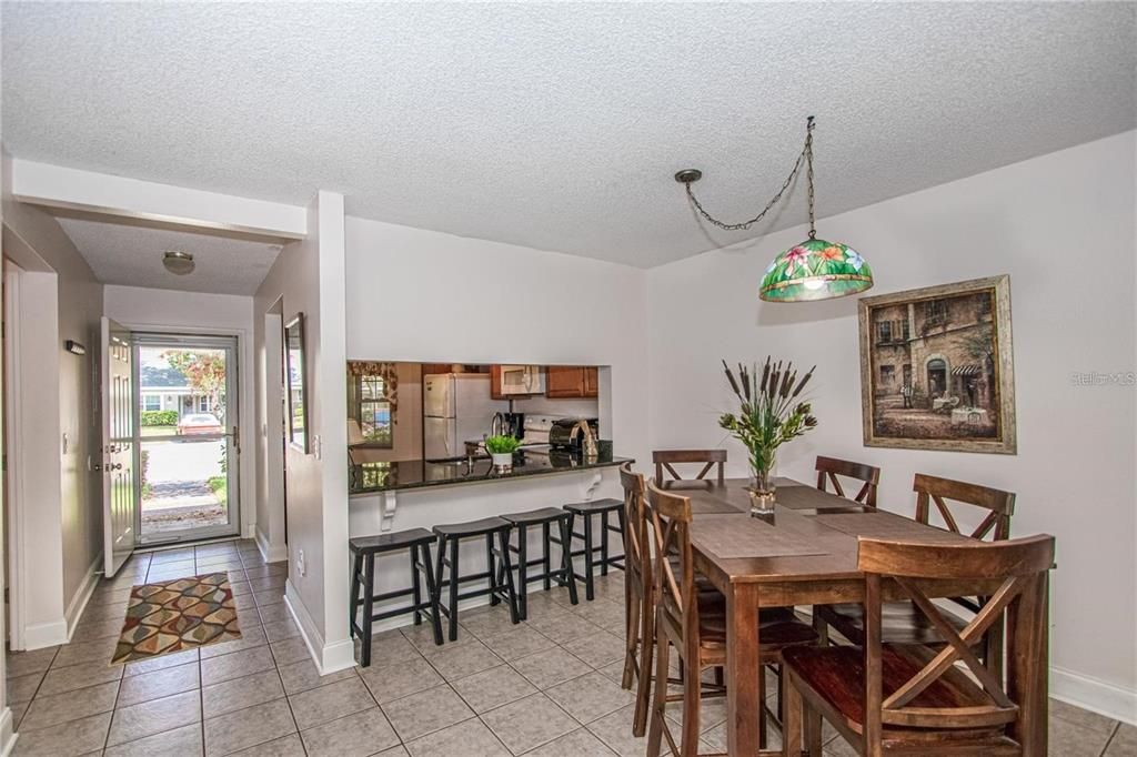 В аренду: $2,300 (2 спален, 2 ванн, 939 Квадратных фут)