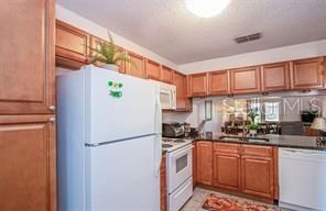 В аренду: $2,300 (2 спален, 2 ванн, 939 Квадратных фут)