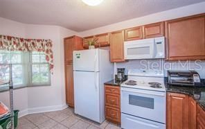 В аренду: $2,300 (2 спален, 2 ванн, 939 Квадратных фут)