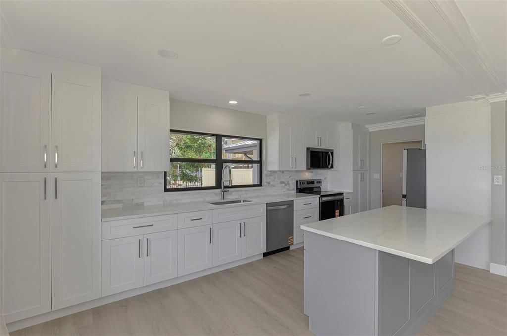 For Sale: $1,300,000 (3 beds, 2 baths, 1656 Square Feet)