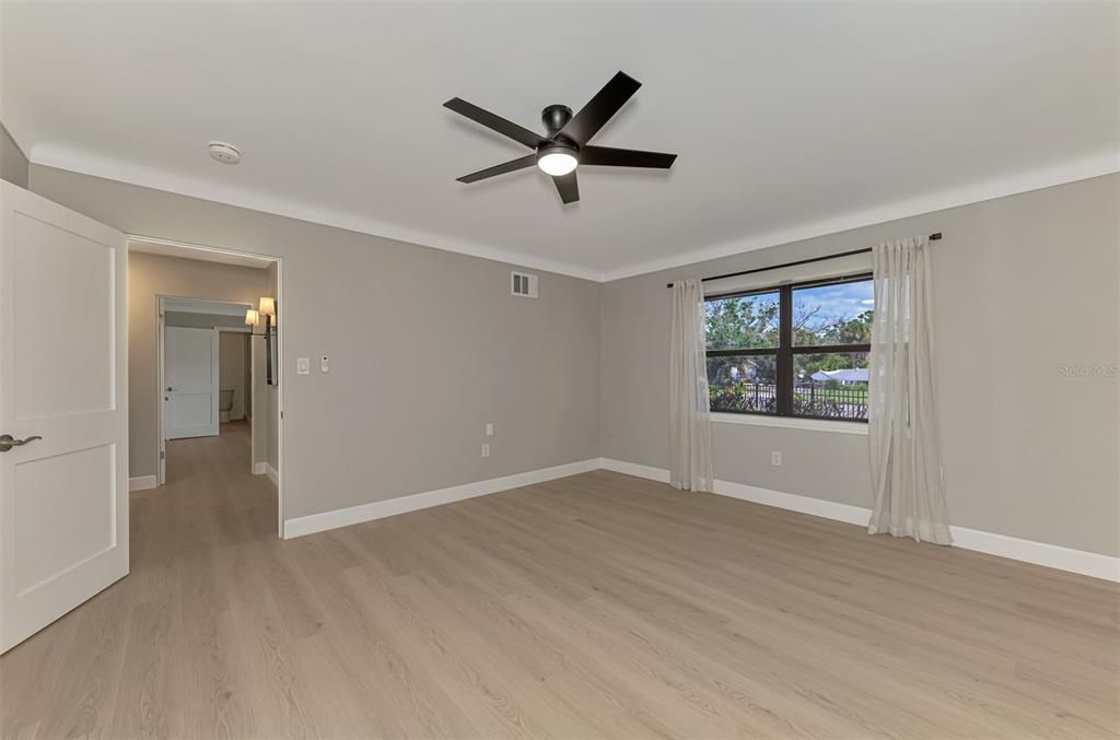 For Sale: $1,300,000 (3 beds, 2 baths, 1656 Square Feet)